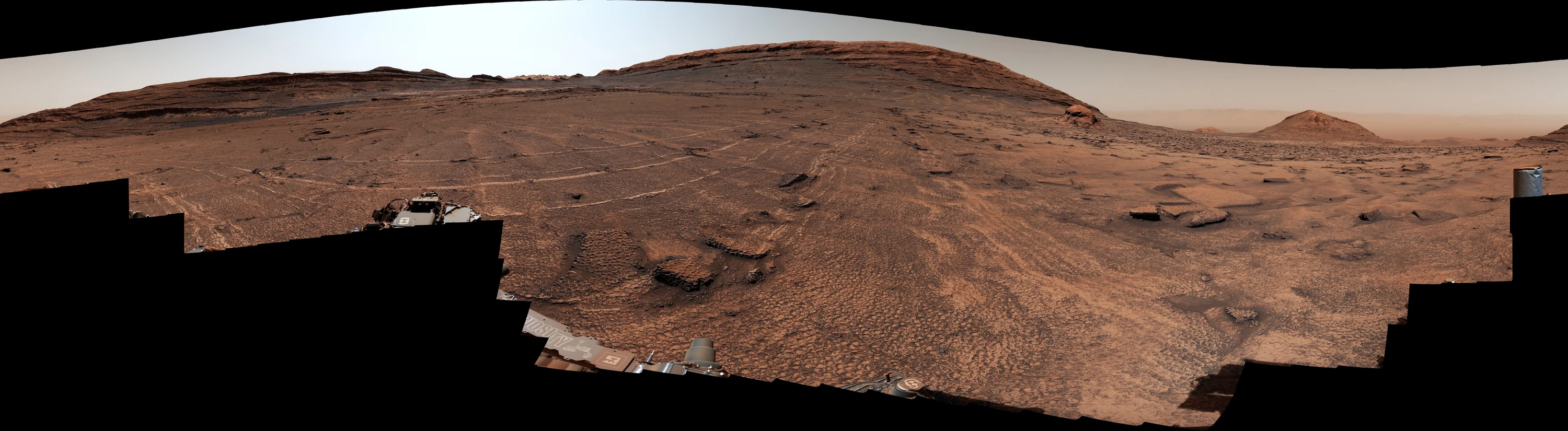 A 360-degree Mastcam panorama showing centimeter-scale polygonal textures surrounding Curiosity in Valle Grande on Mount Sharp.